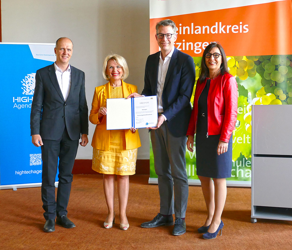 Urkundenübergabe_ Prof. Grebner_Landrätin Tamara Bischof_Staatsminister Markus Blume_MdL Barbara Becker